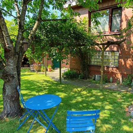 Ruhige Gastesuite Mit Fruhstuck Rhauderfehn Exterior photo